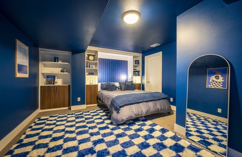 Sloan Lake Apartamento | Group Luxury: Heated Pool, Rooftop Spa, Indoor & Outdoor Fire Pits