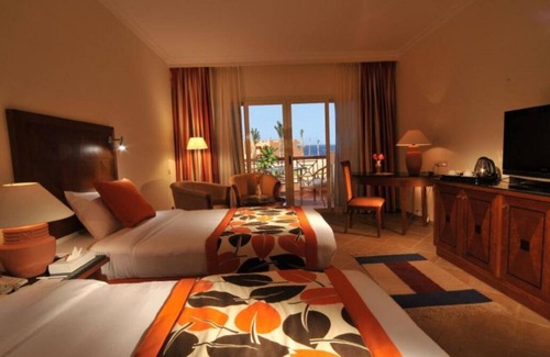 El Quseir Hotel | Group Stay in 4-Room Pool View + Spa, Beachfront, Tennis & Dining Options