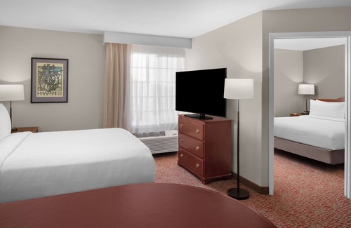 The East Side Hotel | Group Stay – 3 Suites w/ Kitchen, Living Area & Daily Treats!