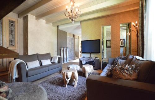 Alphen Casa | Group Stay with Private Pool and Sauna