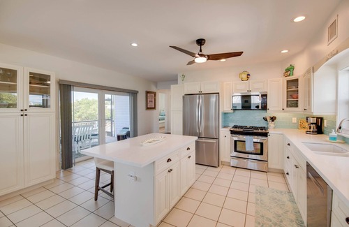 Cutthroat Harbor Estates Casa | Group Therapy Waterfront Keys Home – Pool, Tiki Hut, Dockage, & Monthly Rentals