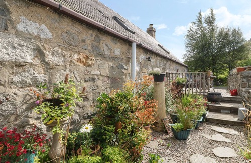 Newtonmore Cabaña | GROUSE COTTAGE, romantic, character holiday cottage in Laggan