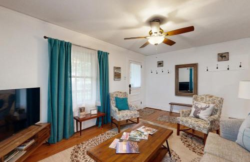 Weaverville Casa | Grove Cottage