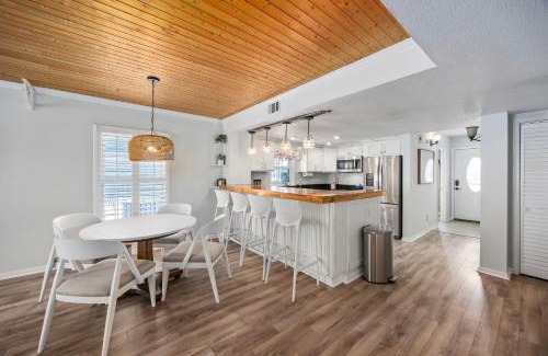 Cherry Grove Beach Casa | Grove Cove - 1 and half Blocks from beach - Dog Friendly