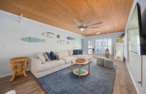Cherry Grove Beach Casa | Grove Cove - 1 and half Blocks from beach - Dog Friendly