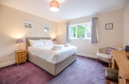 Woodbridge Casa | Grove Farm Bungalow with swimming pool, Dallinghoo