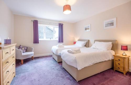 Woodbridge Casa | Grove Farm Bungalow with swimming pool, Dallinghoo