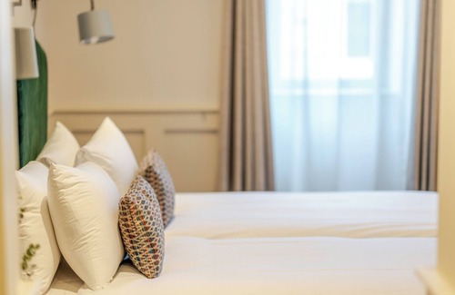 West End Hotel | Grove House Hotel