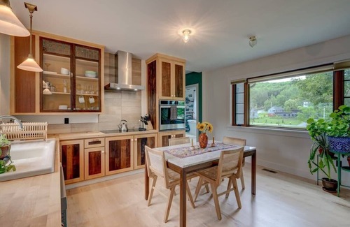 Narrowsburg Casa | Grove House - Sunny and Stylish in Narrowsburg