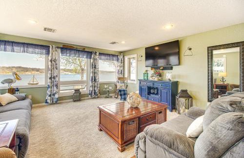 Grove Casa | Grove Lake House with Boat Dock and Outdoor Spots!