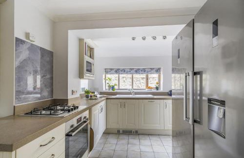 Holworth Casa | Grove Lodge