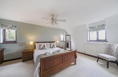 Holworth Casa | Grove Lodge