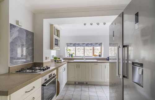 Holworth Casa | Grove Lodge - sleeps 11 guests in 6 bedrooms