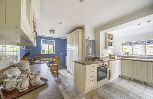 Holworth Casa | Grove Lodge - sleeps 11 guests in 6 bedrooms