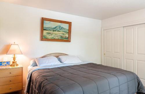 Groveland Casa | Groveland 2BR House with Hot Tub & Mountain Views
