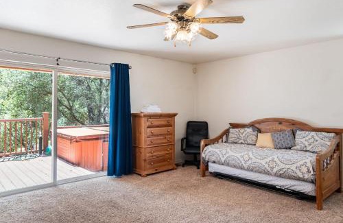 Groveland Casa | Groveland 2BR House with Hot Tub & Mountain Views
