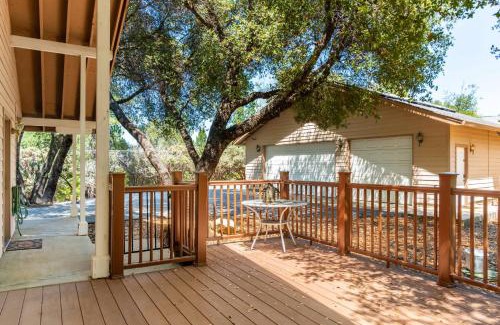 Groveland Casa | Groveland 2BR House with Hot Tub & Mountain Views