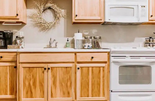 New Braunfels Apartamento | GrueneGusthaus#1| Private Condo +Golf Cart Rentals