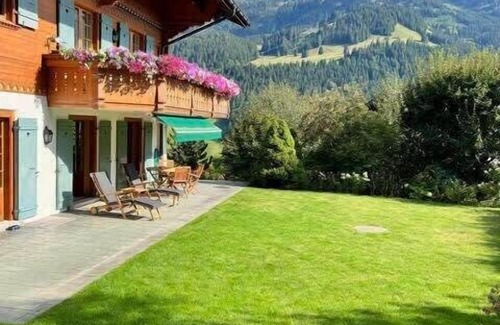 Rougemont Apartamento | Gstaad , Switzerland skiing from exclusive Rougemont chalet apartment,