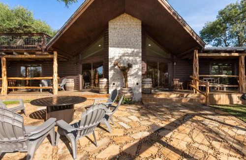 Kerrville Casa | Guadalupe Bluff Log Cabin