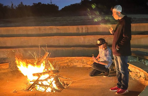 Whites City Casa | Hunting Party/Family Getaway