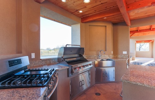 New Braunfels Casa | Guadalupe River Ranch - Enorme casa frente al mar con piscina privada en 63 acres.