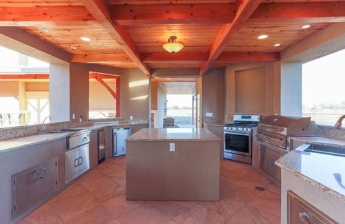 New Braunfels Casa | Guadalupe River Ranch - Enorme casa frente al mar con piscina privada en 63 acres.