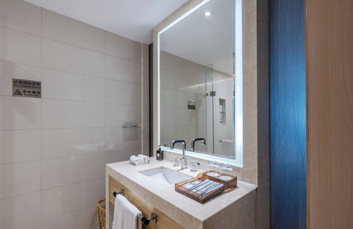 Haizhu Hotel | Guangzhou Pearl River International Hotel （Yijing Lu Metro Station）
