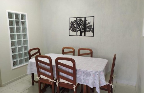 Jardim Vitoria Apartamento | Guarujá Enseada - Apto 200m da praia - 02 dorm. Wi-fi + AR + Estacionamento
