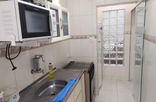 Jardim Vitoria Apartamento | Guarujá Enseada - Apto 200m da praia - 02 dorm. Wi-fi + AR + Estacionamento