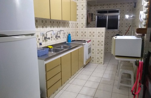 Vila Julia Apartamento | Apartamento Guarujá, mejor punto de la playa de Enseada, a 150 m de la playa.