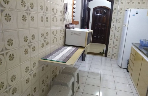 Vila Julia Apartamento | Apartamento Guarujá, mejor punto de la playa de Enseada, a 150 m de la playa.