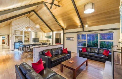 Arthur's Point Casa | Gucci House