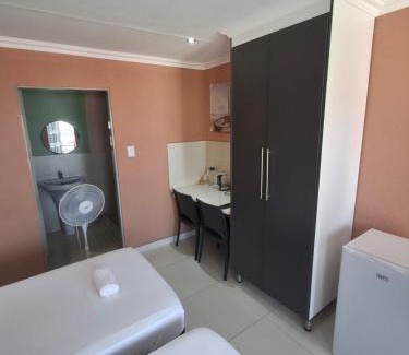 Tonga Casa | Guduza Guest house 02