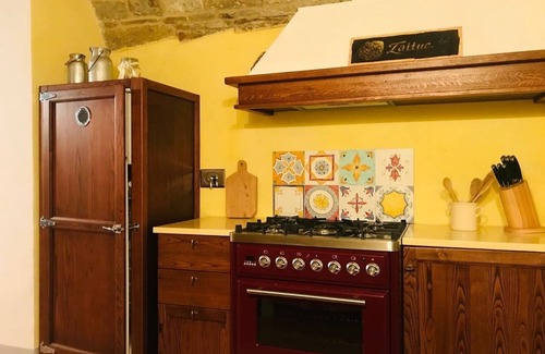 Porrena Apartamento | GUELFI 6, apartment in the heart of the historic center of POPPI casentino
