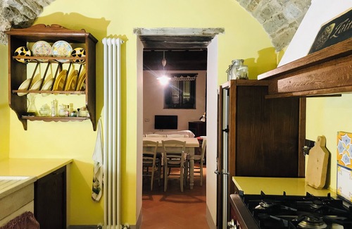 Porrena Apartamento | GUELFI 6, apartment in the heart of the historic center of POPPI casentino