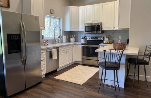 Holladay Apartamento | Guest Apartment close to Ski Resorts, Hiking Trails, Shopping Restaurants & more