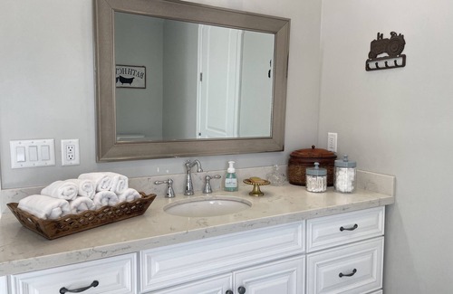 Holladay Apartamento | Guest Apartment close to Ski Resorts, Hiking Trails, Shopping Restaurants & more