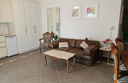 Lagonissi Casa | Guest apartment within a villa in Lagonissi