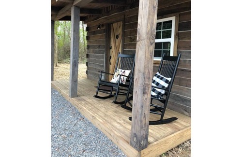 Ooltewah Cabina | Guest Cabin at Hidden Hills Farm & Saddle Club