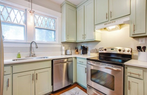 Murfreesboro Casa | GUEST FAVORITE 3-bed stone cottage home in Murfreesboro close to Nashville