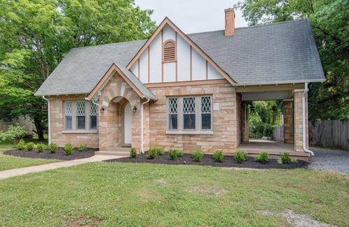 Murfreesboro Casa | GUEST FAVORITE 3-bed stone cottage home in Murfreesboro close to Nashville