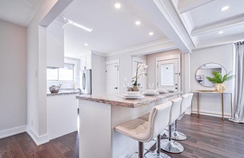 Burlington Casa | Guest Favorite Luxury 3BR Getaway 5 Min to Lake Big Yard Fun