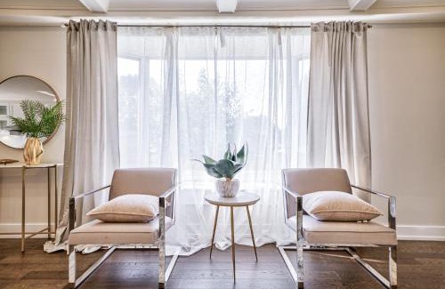 Burlington Casa | Guest Favorite Luxury 3BR Getaway 5 Min to Lake Big Yard Fun
