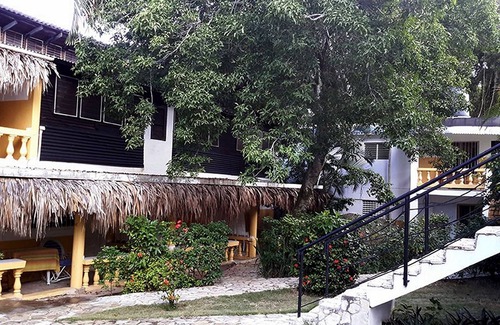 Los Charamicos Apartamento | Guest-friendly 2BD condo, steps from Sosua beach
