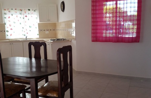 Urbanizacion Tavarez Casa | Villa económica para mascotas, Internet, piscina, aire acondicionado, a poca distancia de todo