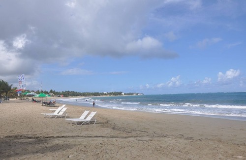 Los Cerros Apartamento | Guest-friendly room, pool/WiFi/cable TV/parking