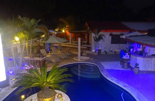 Playa Chiquita Apartamento | Guest-friendly suite with jacuzzi, love swing, mirrors, perfect for single men!