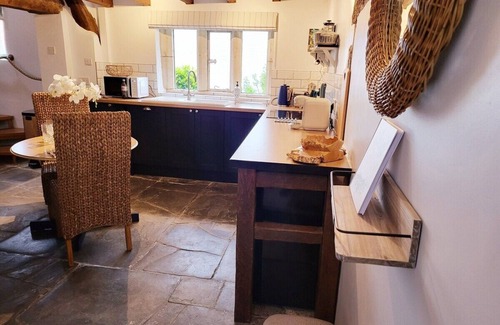 Bretforton Cabaña | Guest Homes | Gwenelin Cottage
