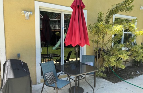 Hunt Club Apartamento | Guest House 1-bedroom with WiFi and AC in amazing West Palm Beach
